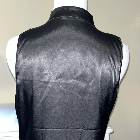 New York and Company, black silky, sleeveless top, ruffle front, side zip - Picture 5 of 10